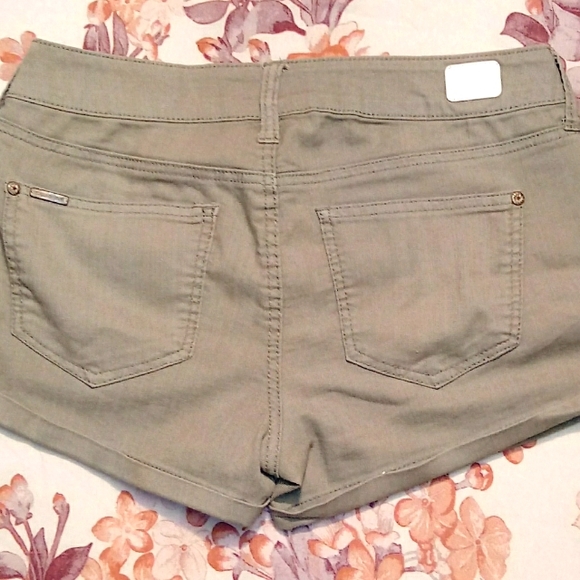 Celebrity Pink Green Shorts – Size 5/27 - Picture 6 of 9